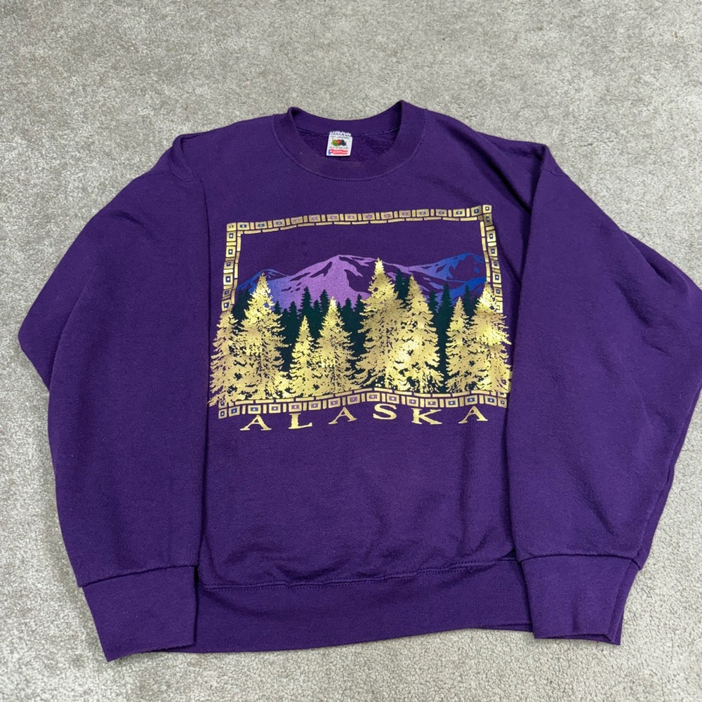Vintage ALASKA Crewneck Sweatshirt Adult Large Fruit of the Loom Purple Gold